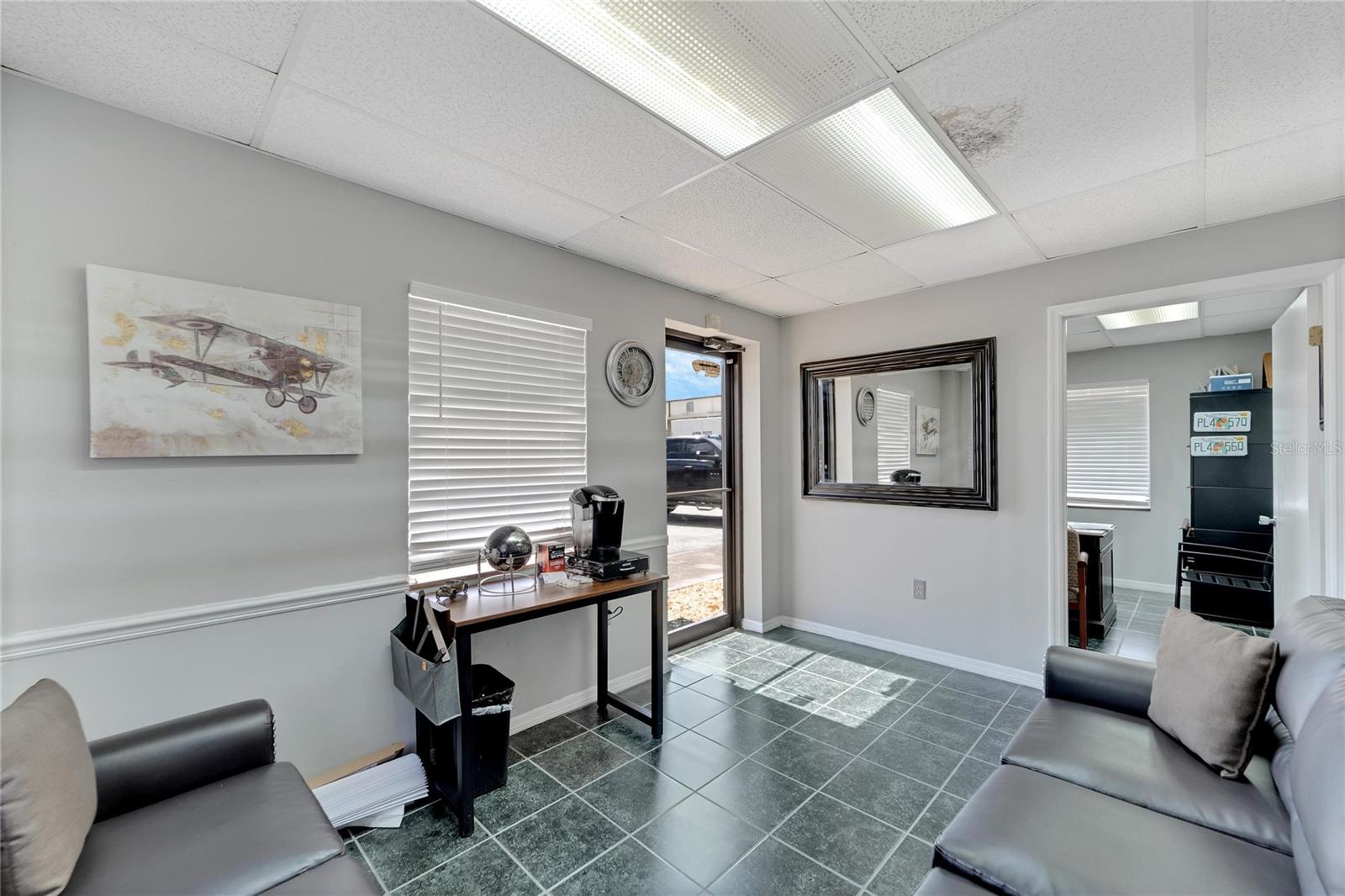 THOMAS WAYNE SUB - Commercial Lease