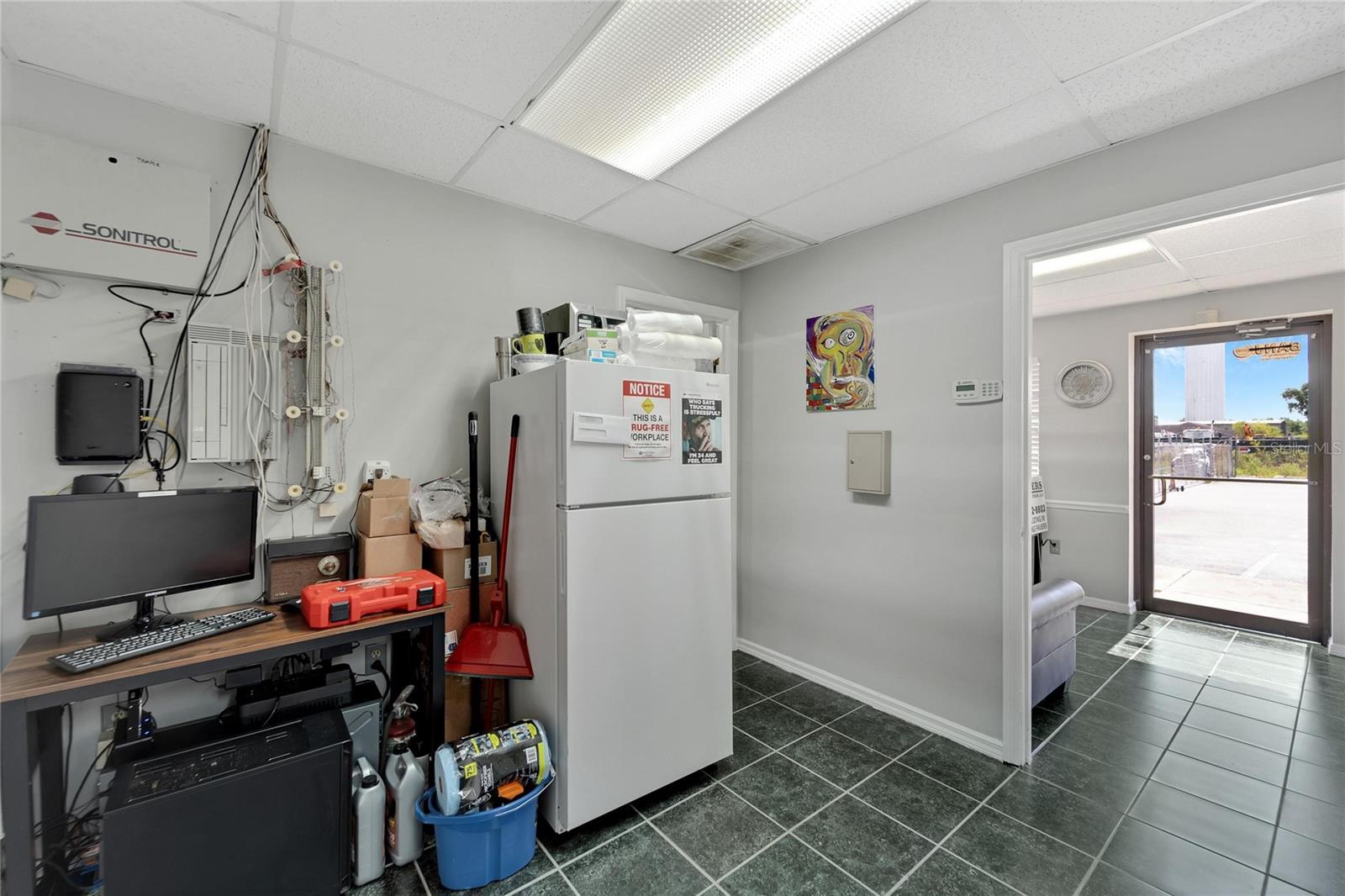 THOMAS WAYNE SUB - Commercial Lease