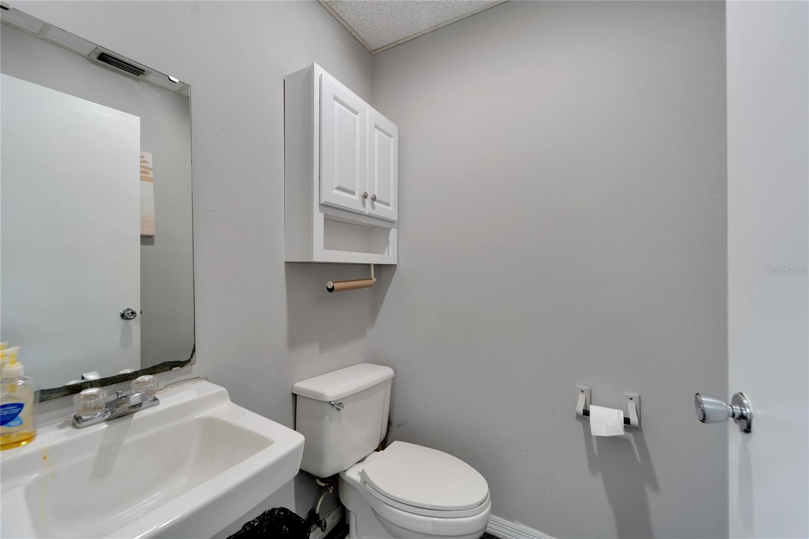 THOMAS WAYNE SUB - Commercial Lease