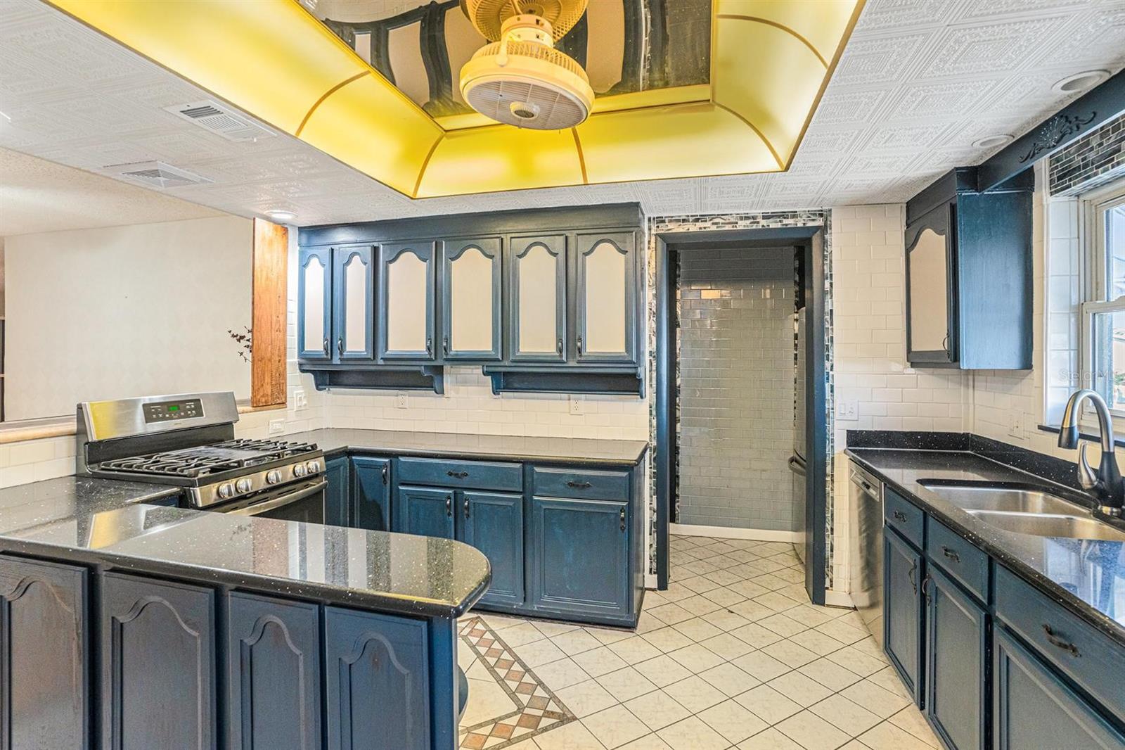 TOWN APTS CONDO - Residential