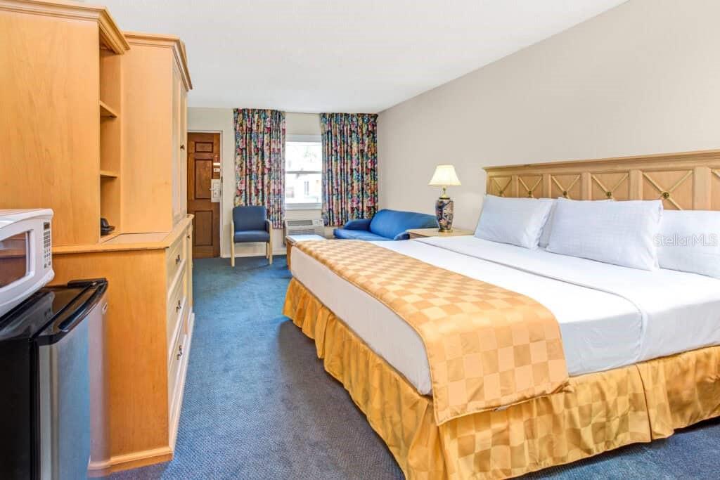 ACREAGE & UNREC - Commercial Sale