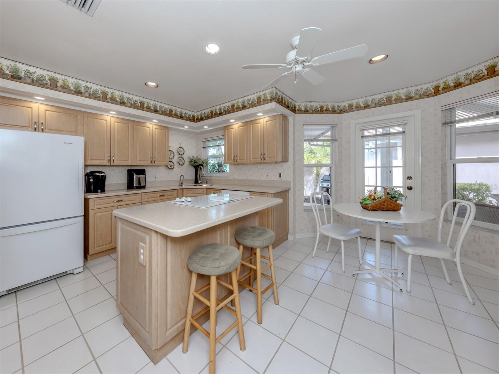 CLUBSIDE VILLAS - Residential
