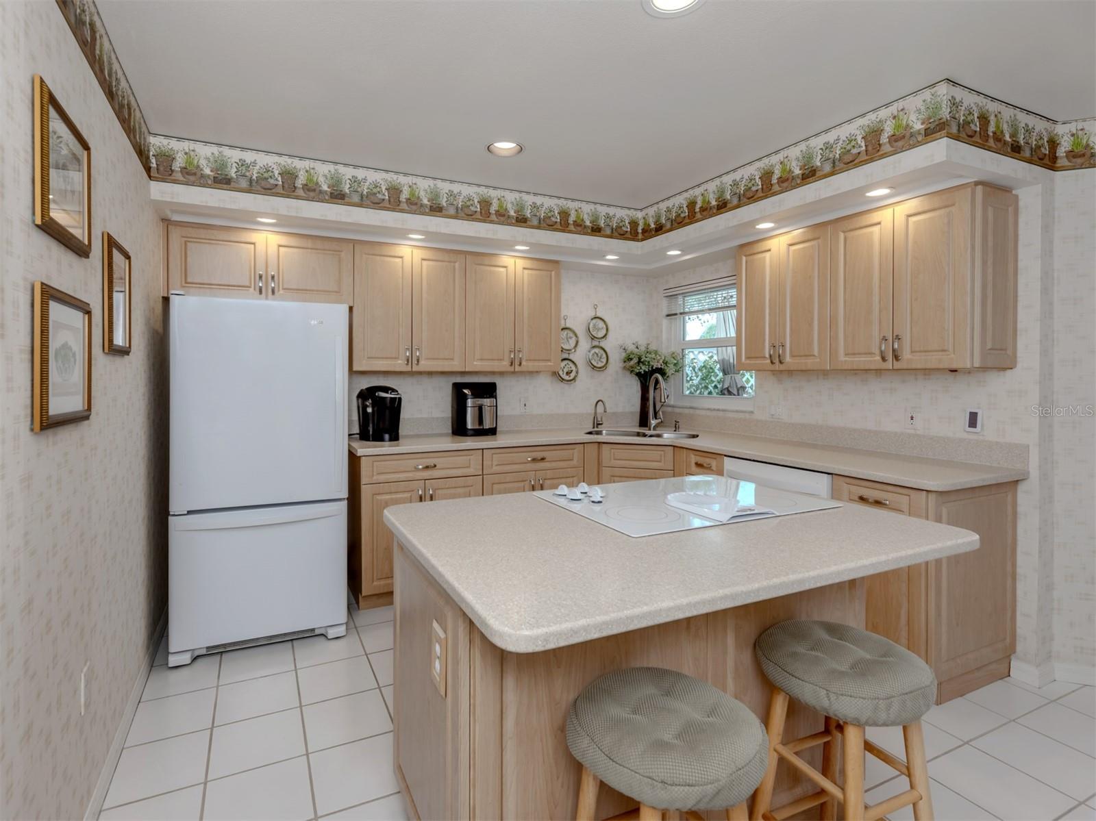 CLUBSIDE VILLAS - Residential