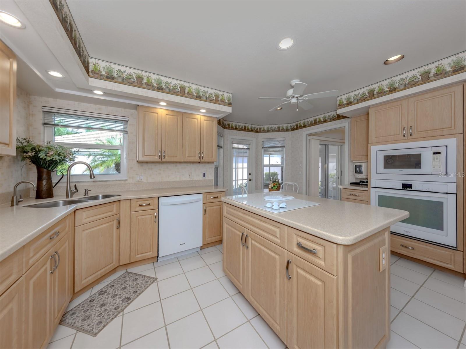 CLUBSIDE VILLAS - Residential