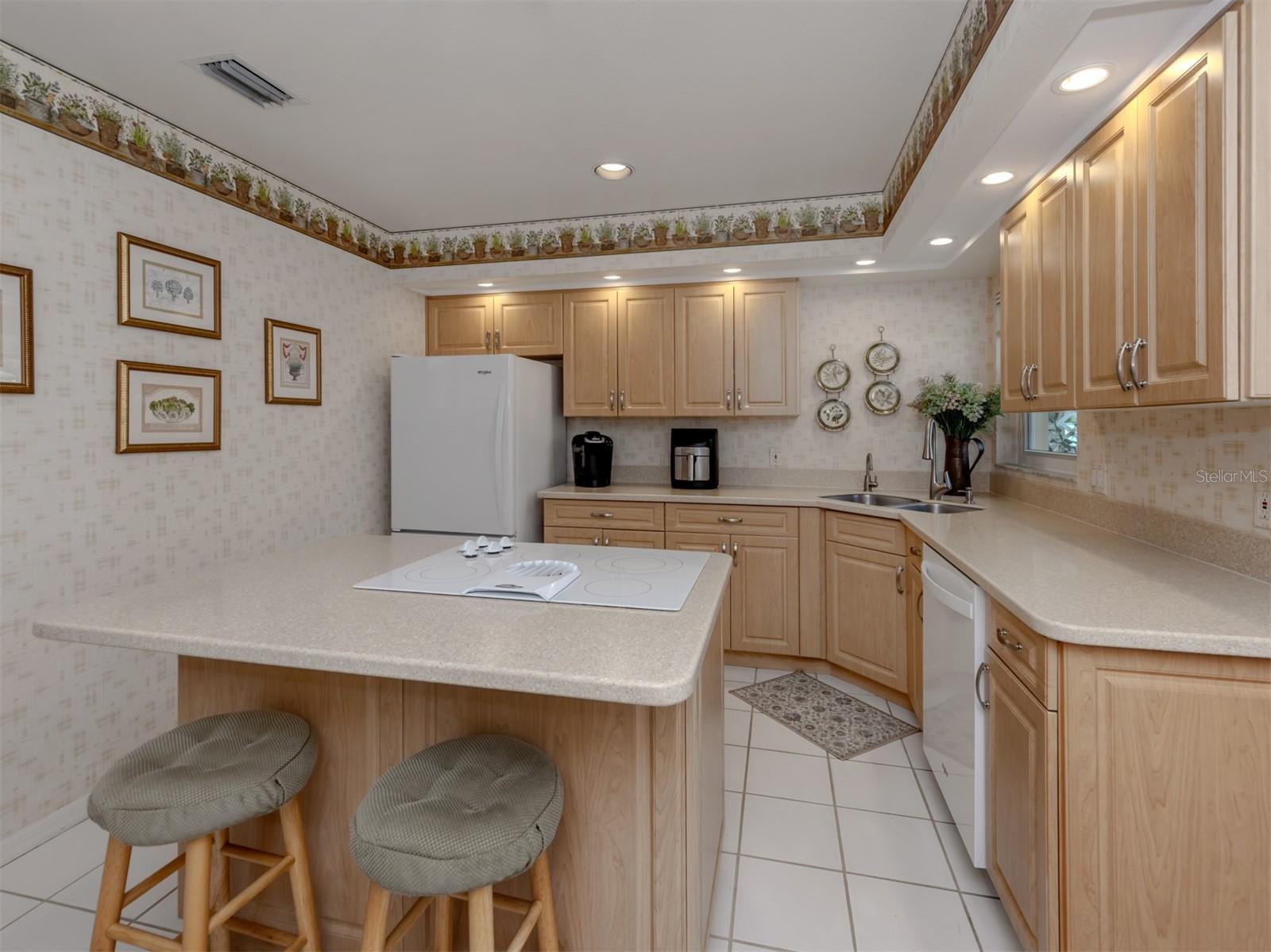 CLUBSIDE VILLAS - Residential