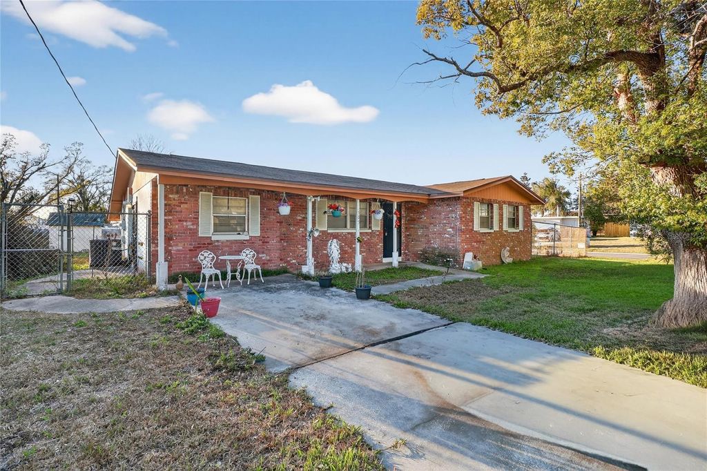 Photo of 505 Clearfield Road, Brandon, FL 33511 (MLS # L4959796)