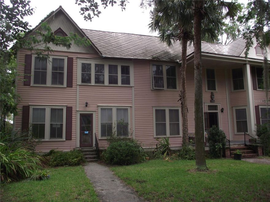 Walk to Downtown Gainesville from this gorgeous 1/1 located in the heart of the historic Duck Pond area.  This charming unit features hardwood floors, luxury vinyl plank flooring and high ceilings throughout. The updated kitchen has quartz counters and the living/dining room combination is a beautiful space for relaxing after a long day. Stay comfortable year-round with the split HVAC system. Enjoy the convenience of having water, pest control and lawn service included in your rent. With a decorative non-working fireplace adding character to the space, this downstairs unit also includes a washer/dryer for added convenience. Don't miss out on this opportunity to make this Duck Pond 1/1 your new home sweet home.

No pets allowed. 1st month's rent, last month's rent and security deposit are required for move-in. Initial lease term until July 30, 2026 or July 30, 2027