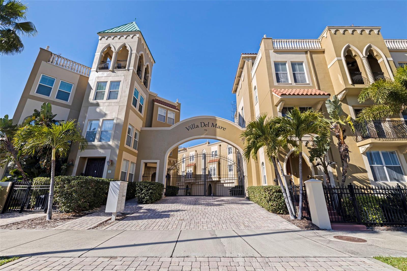 114 E DAVIS BOULEVARD 4