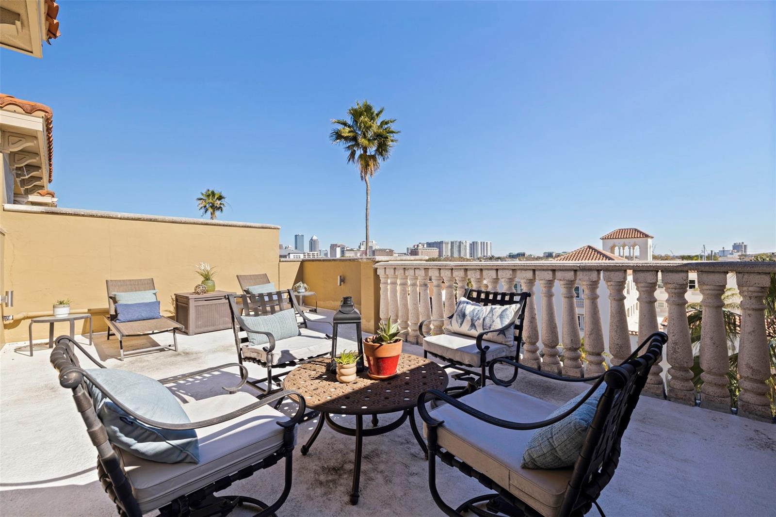 114 E DAVIS BOULEVARD 4