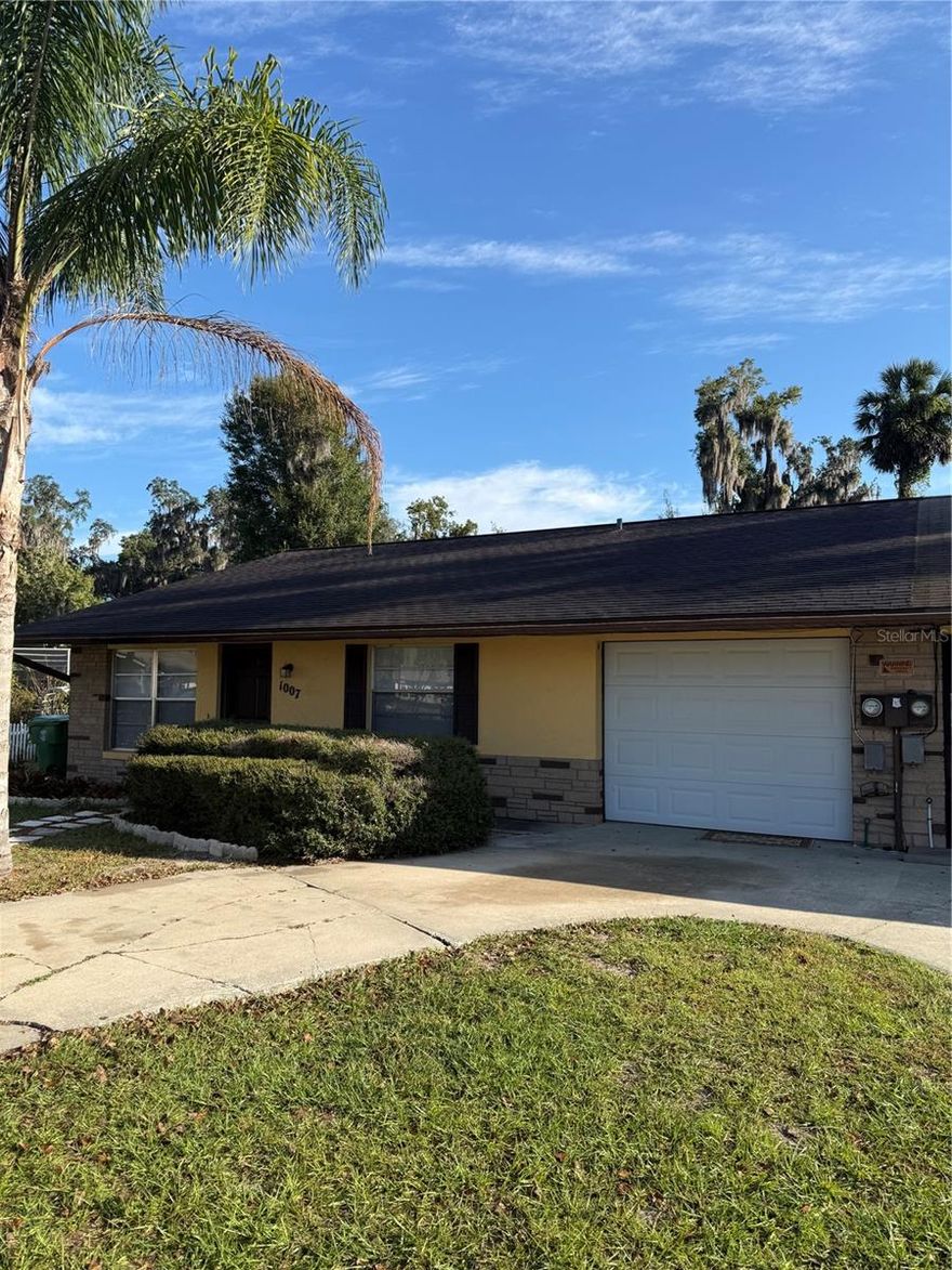 Three bedroom, two bath, one car garage 1/2 duplex in Plymouth Place. Great location!  Nice size living room with laminate flooring, tile in the kitchen, highways, bathrooms and family room. Lots of storage, two full baths with walking showers, laminate flooring in and living room and bed rooms. Large 24' x 10' screen back porch. Large lot, maybe the largest one in the community. Close to schools, Hospital, shopping, grocery stores, restaurants etc.