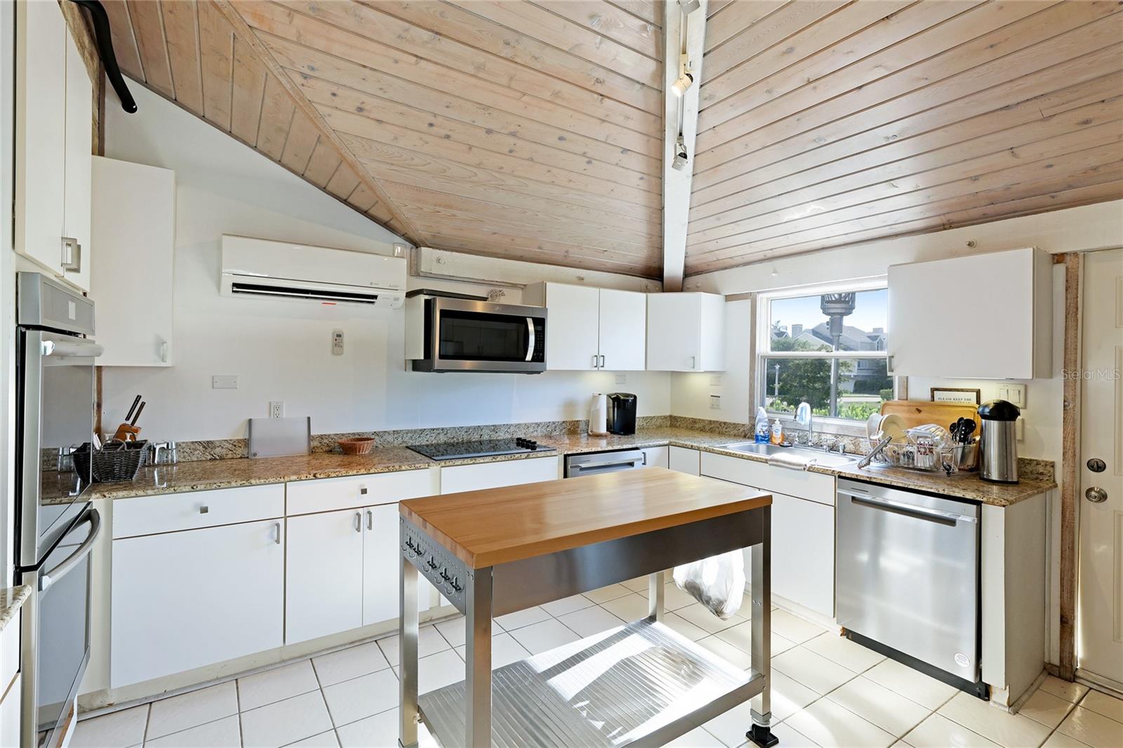 TIDY ISLAND PH III - Residential