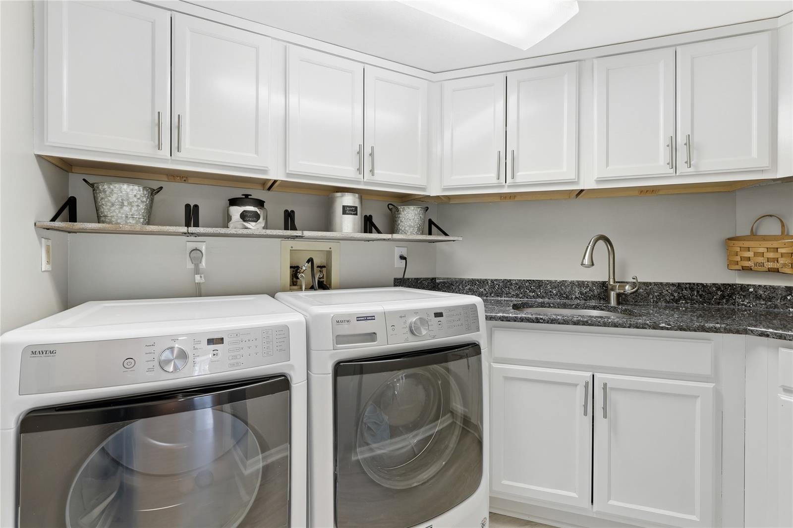 TIDY ISLAND PH III - Residential