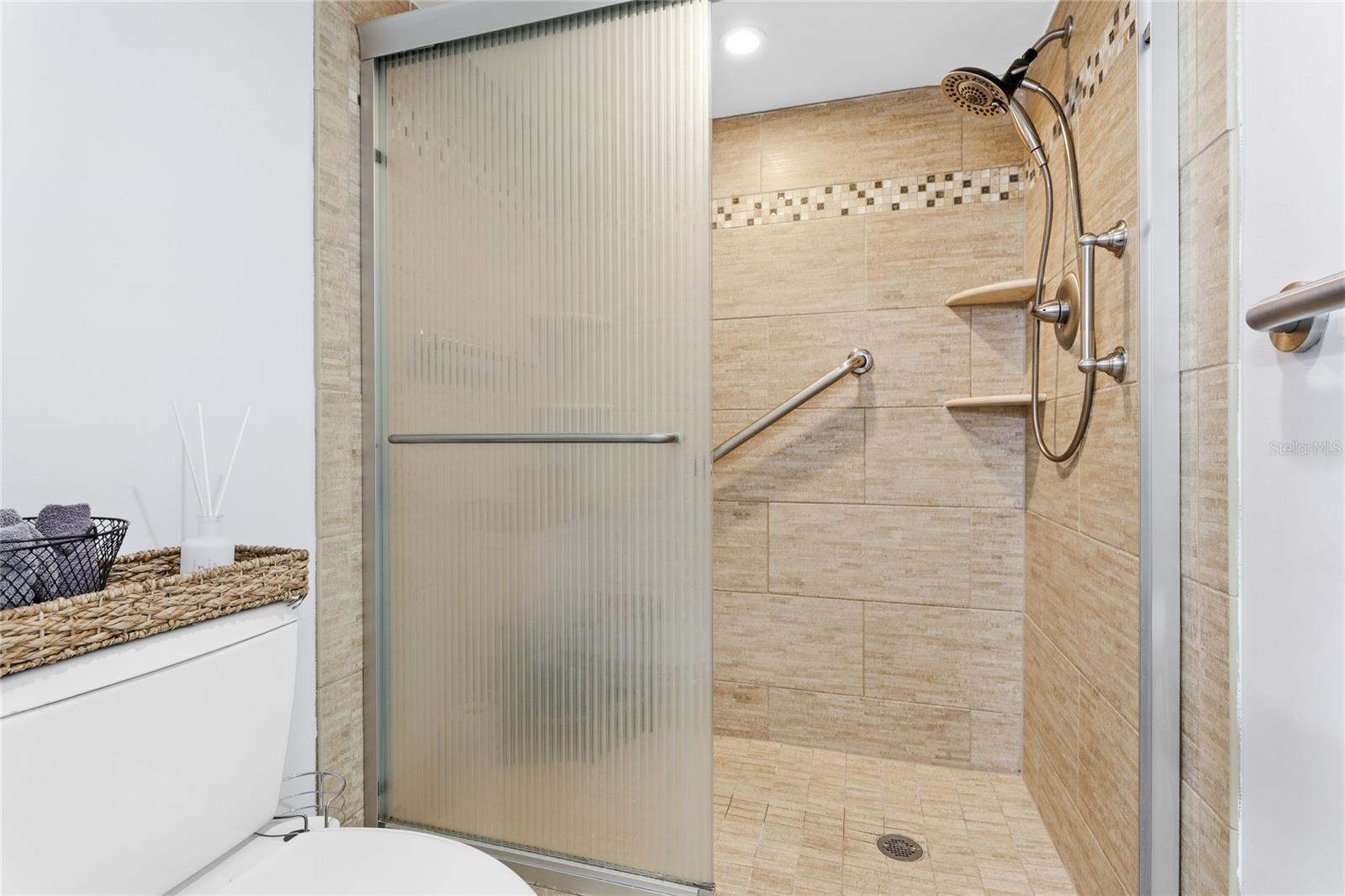 TIDY ISLAND PH III - Residential