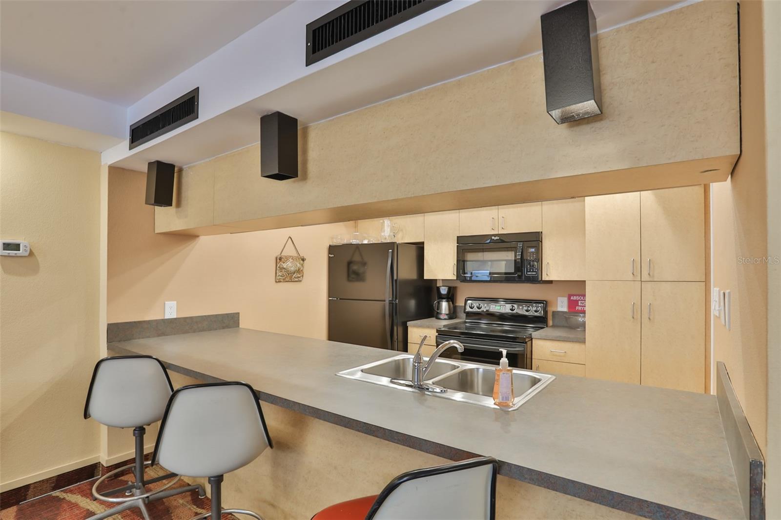 THE PINNACLE APTS A CONDO - Residential Lease