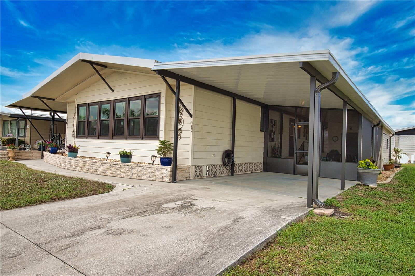 LA CASA MHP CO-OP - Residential