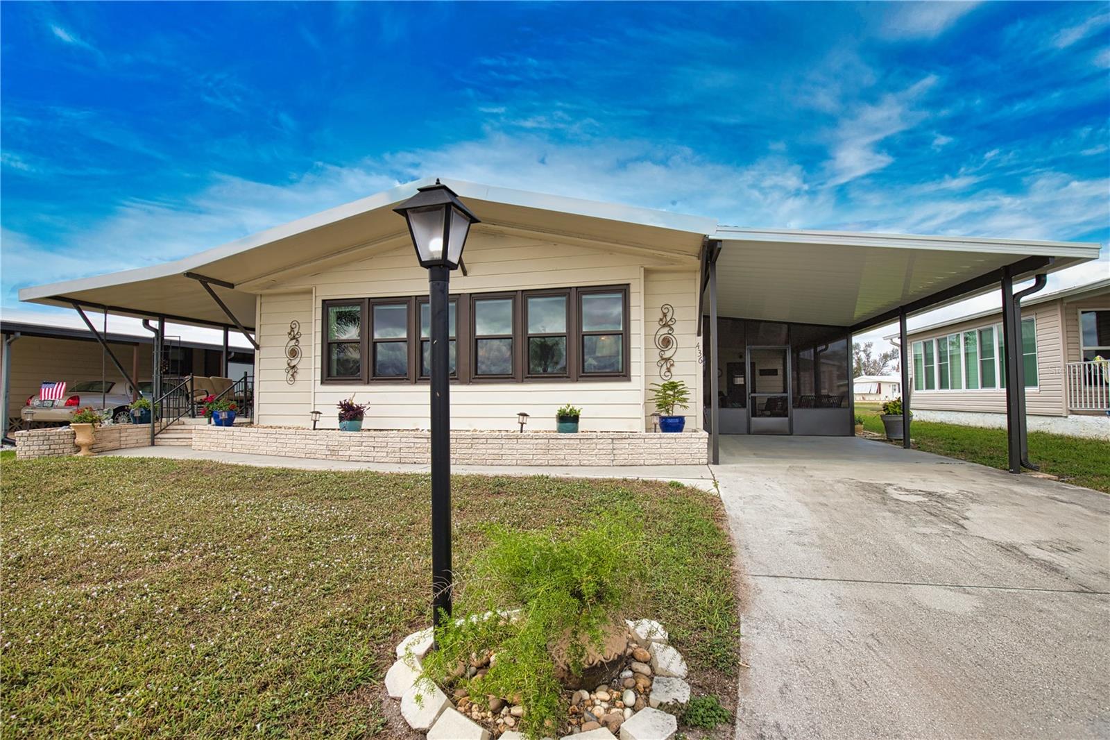 LA CASA MHP CO-OP - Residential