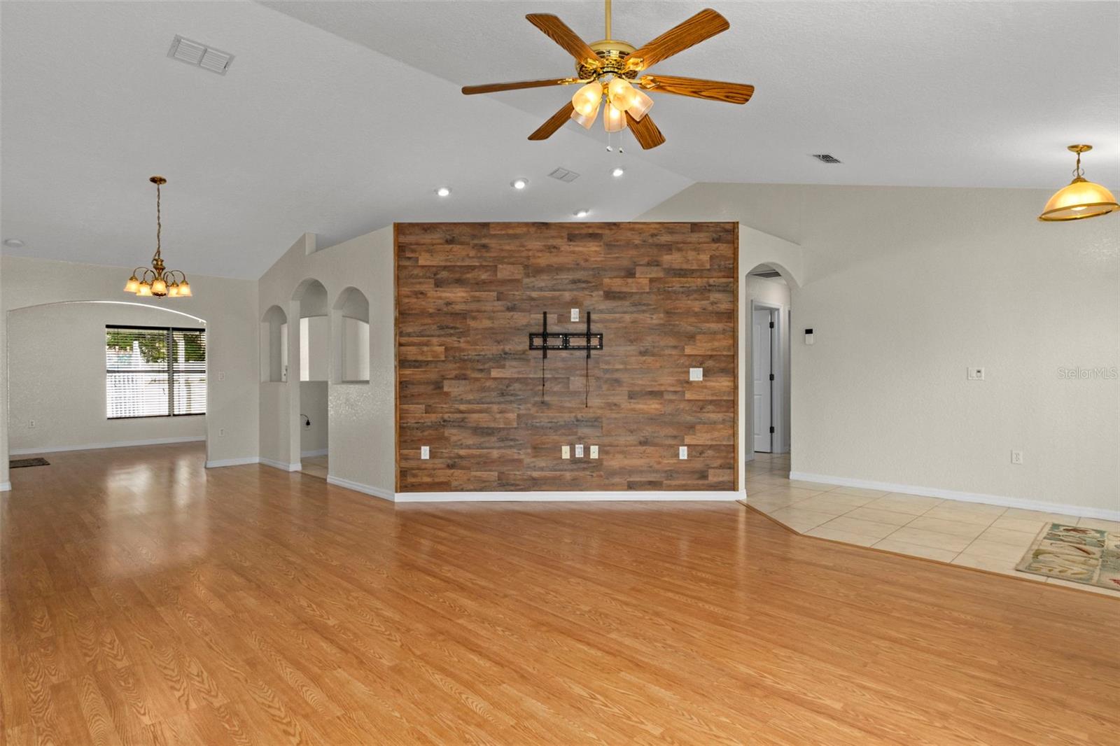 SPRING HILL - Residential