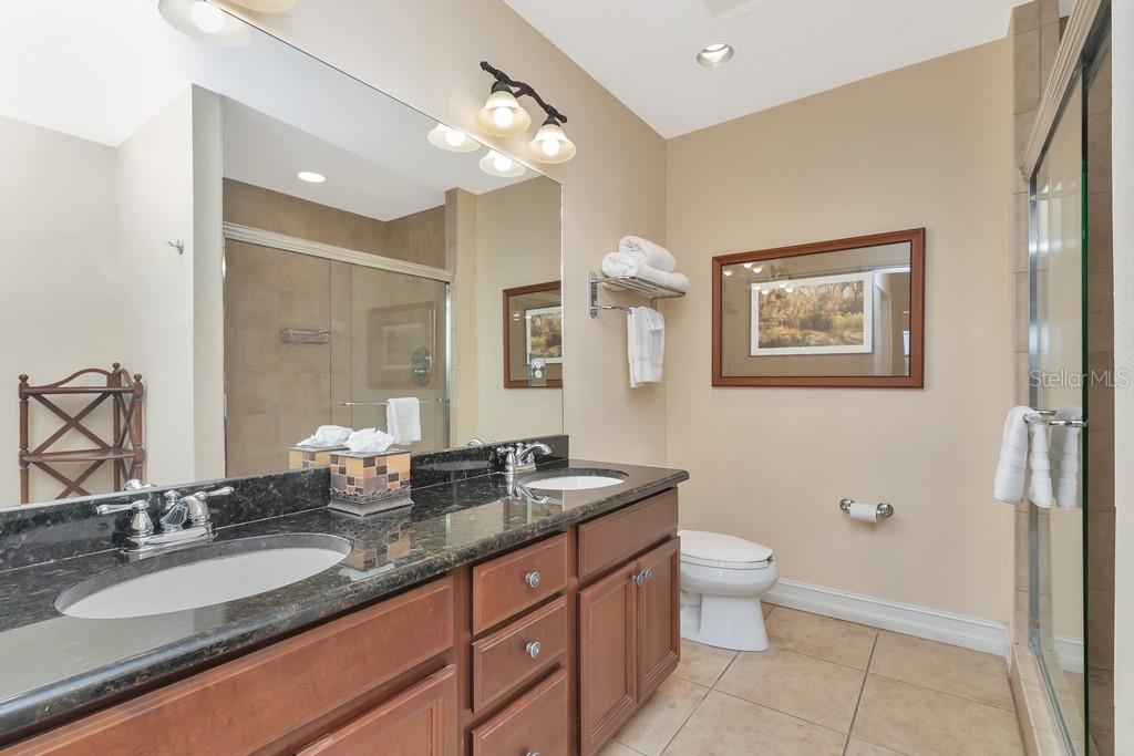 EMERALD GREEN VILLAS CONDOMINIUM ASSOCIA - Residential Lease