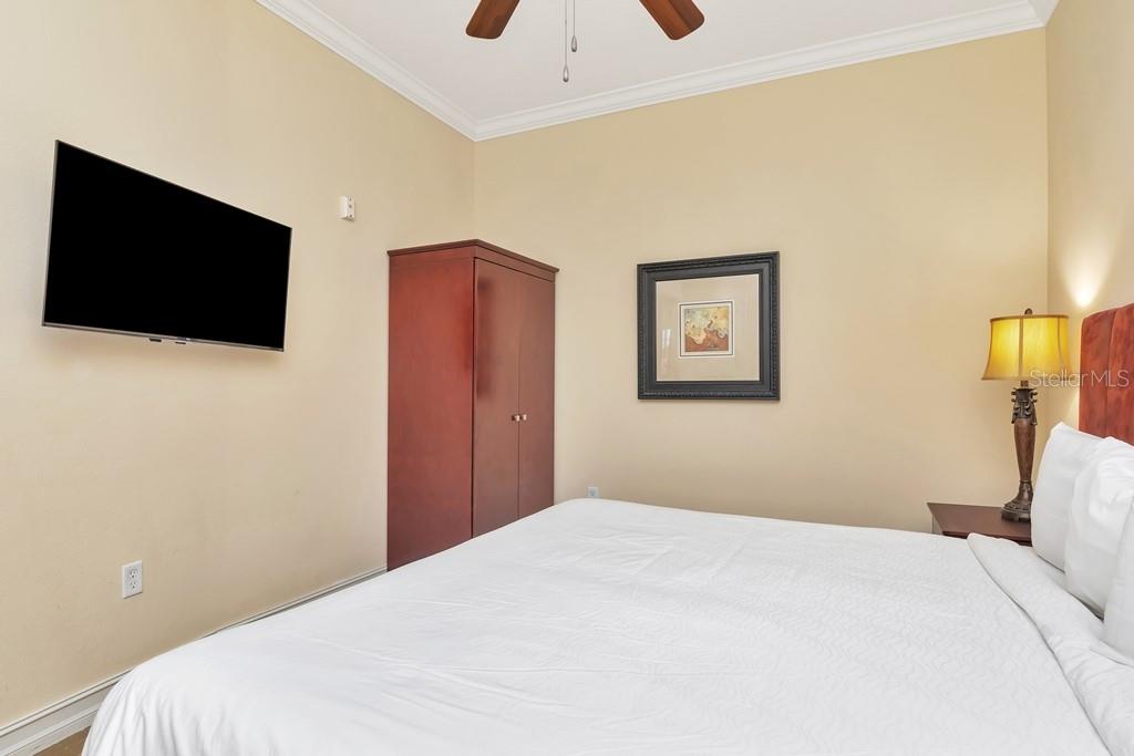 EMERALD GREEN VILLAS CONDOMINIUM ASSOCIA - Residential Lease