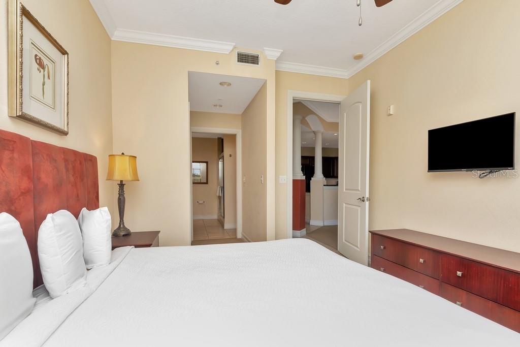 EMERALD GREEN VILLAS CONDOMINIUM ASSOCIA - Residential Lease