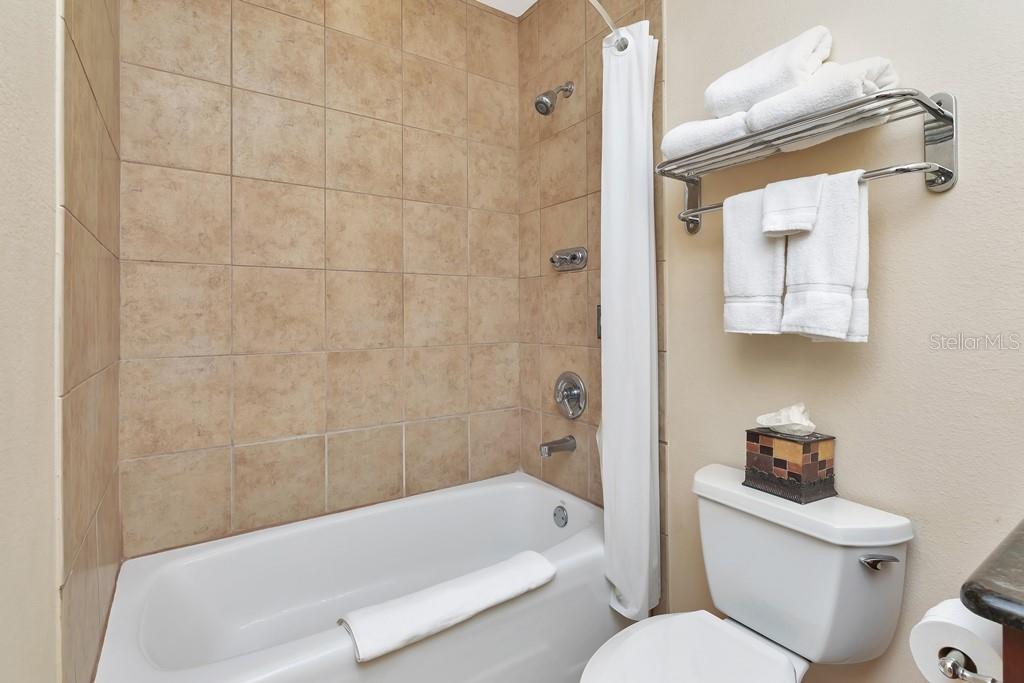 EMERALD GREEN VILLAS CONDOMINIUM ASSOCIA - Residential Lease