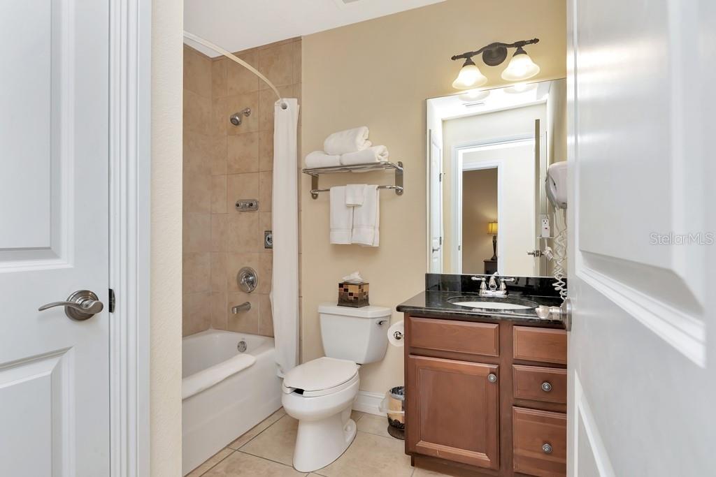 EMERALD GREEN VILLAS CONDOMINIUM ASSOCIA - Residential Lease