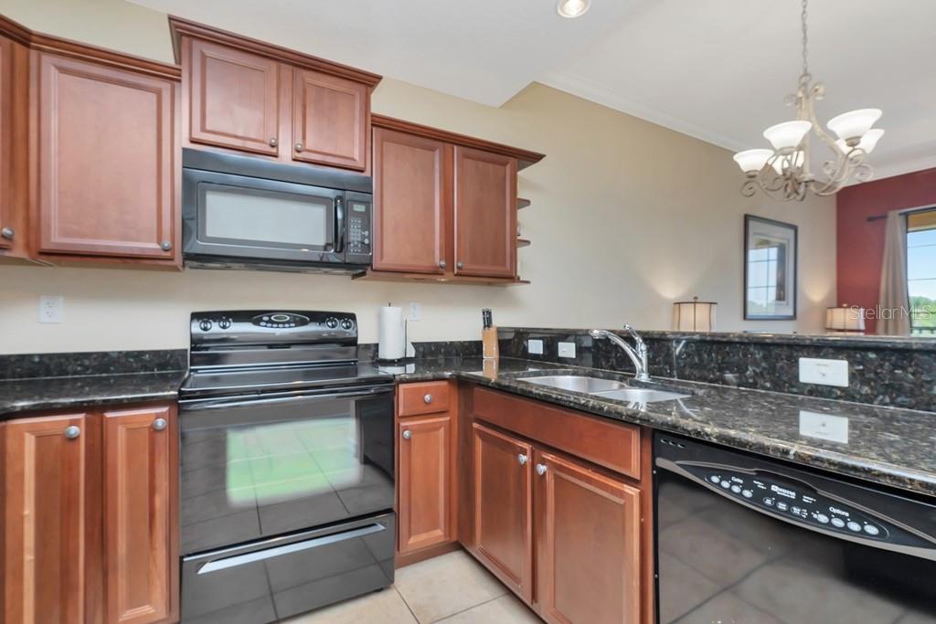 EMERALD GREEN VILLAS CONDOMINIUM ASSOCIA - Residential Lease