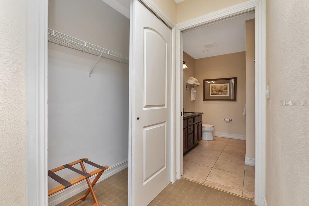 EMERALD GREEN VILLAS CONDOMINIUM ASSOCIA - Residential Lease