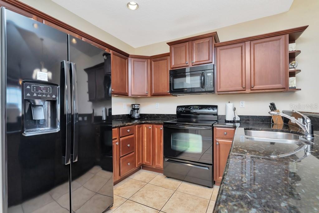 EMERALD GREEN VILLAS CONDOMINIUM ASSOCIA - Residential Lease