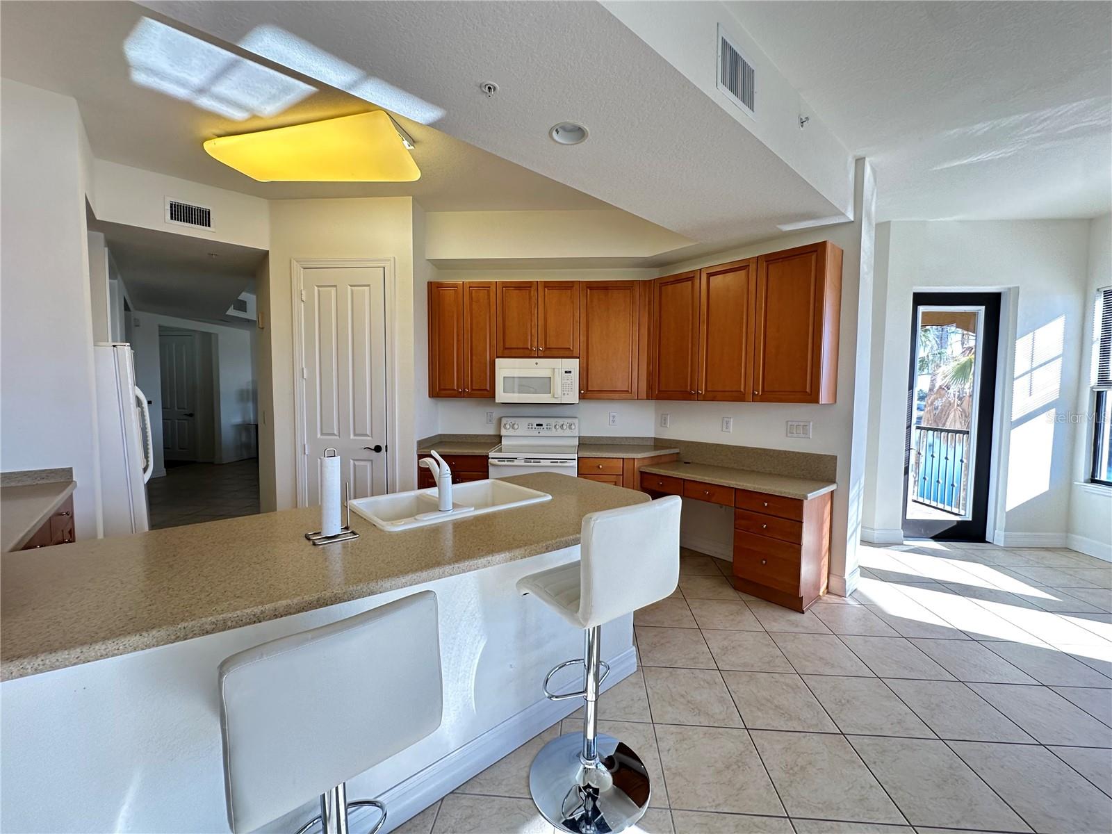 BOCA LAGO/VIVANTE 06 - Residential Lease