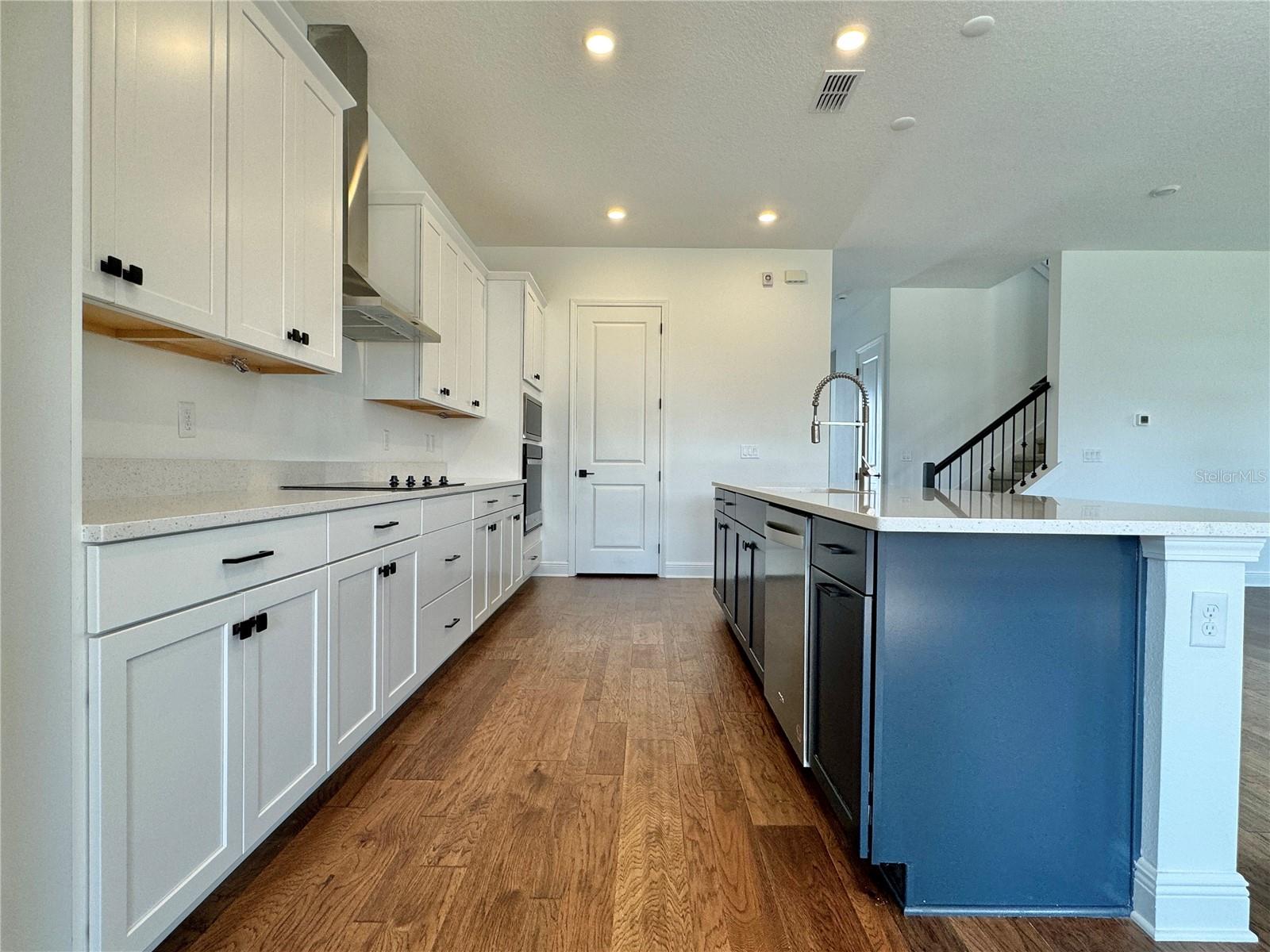 13352 LEGGETT ALLEY