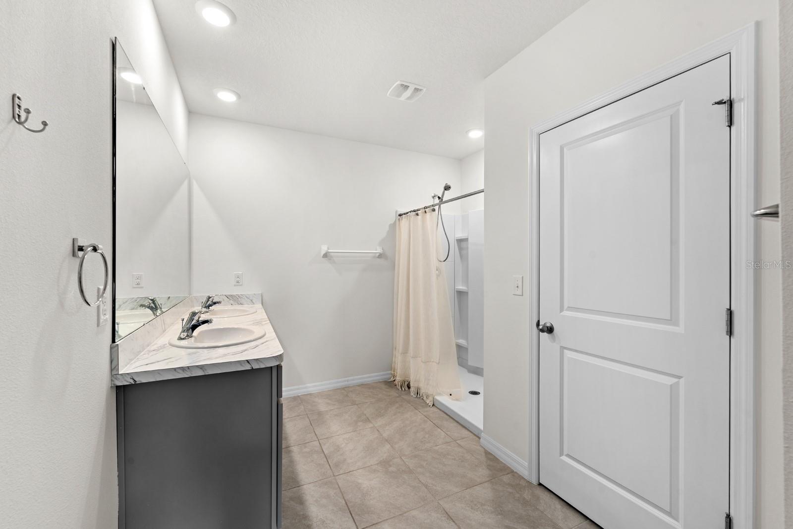VILLAGES OF GLEN CREEK MC-1 - Residential