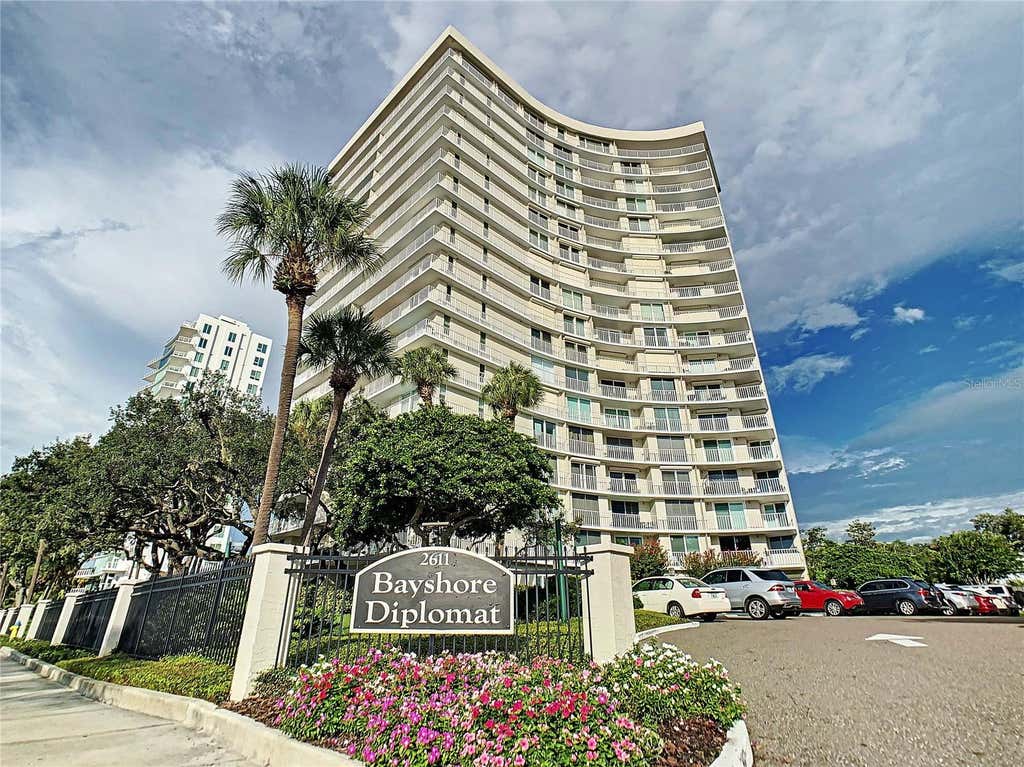 Photo of 2611 Bayshore Boulevard #303, Tampa, FL 33629 (MLS # TB8536983)