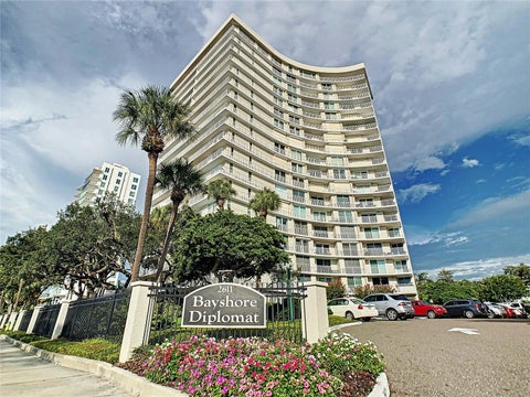 2 beds bed, 2 baths bath property at 2611 Bayshore Boulevard 303, Tampa, FL 33629