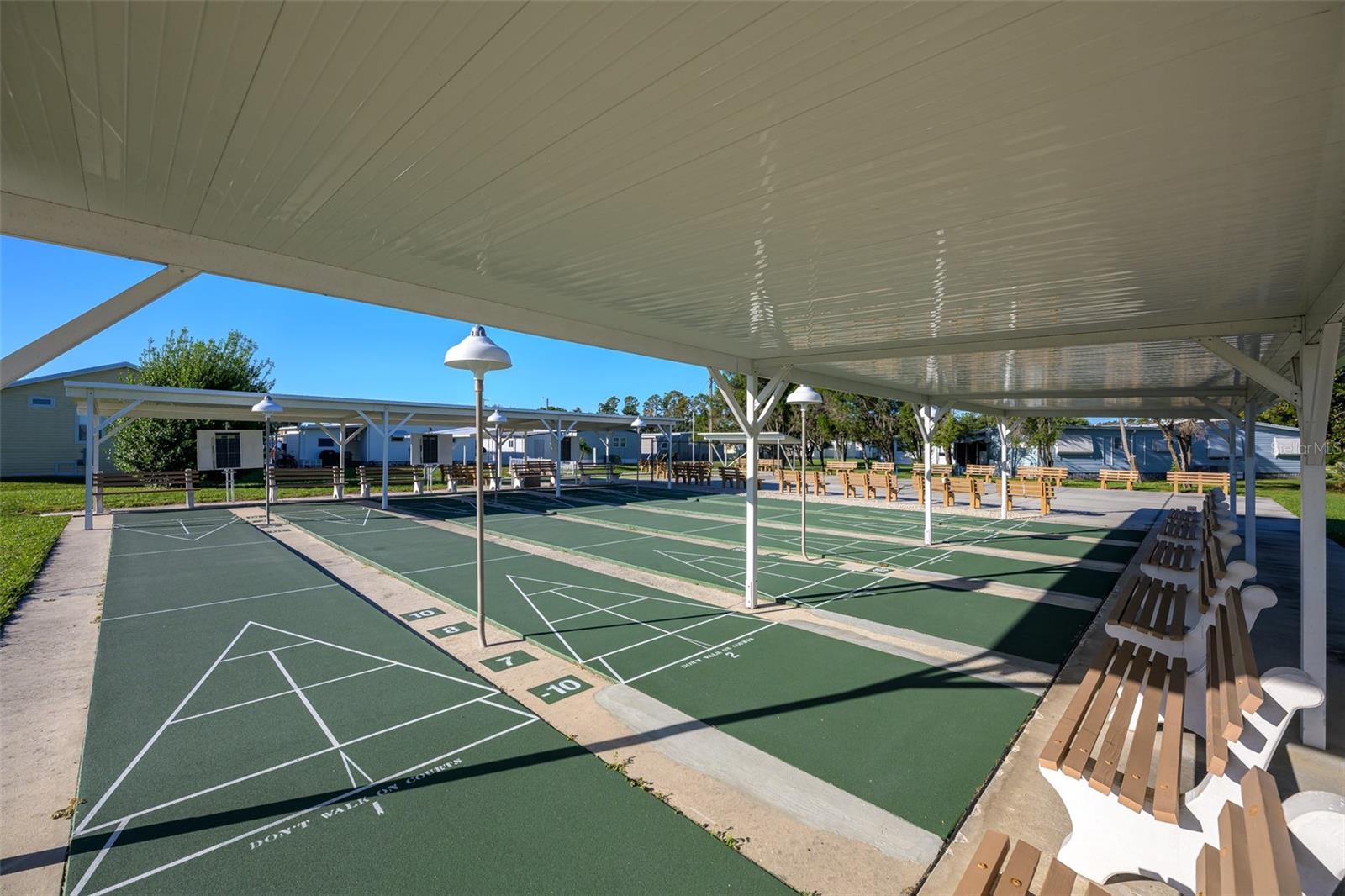 WINDWARD ISLES - Residential