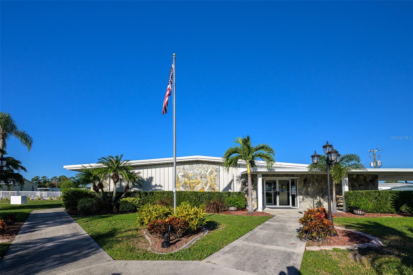 WINDWARD ISLES - Residential
