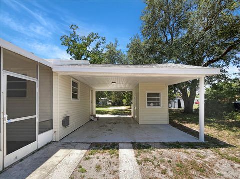 A home in WINTER HAVEN