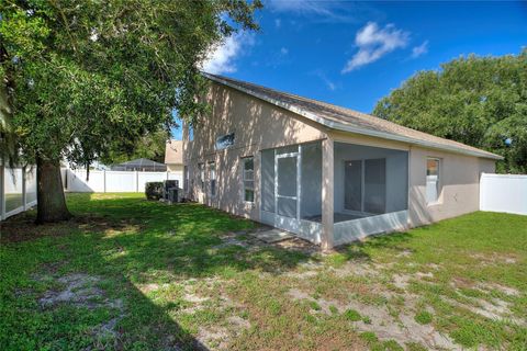 A home in WINTER HAVEN