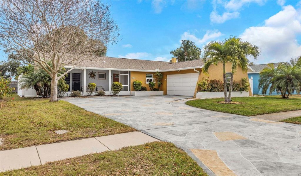 Photo of 8909 118th Way, Seminole, FL 33772 (MLS # O6381256)