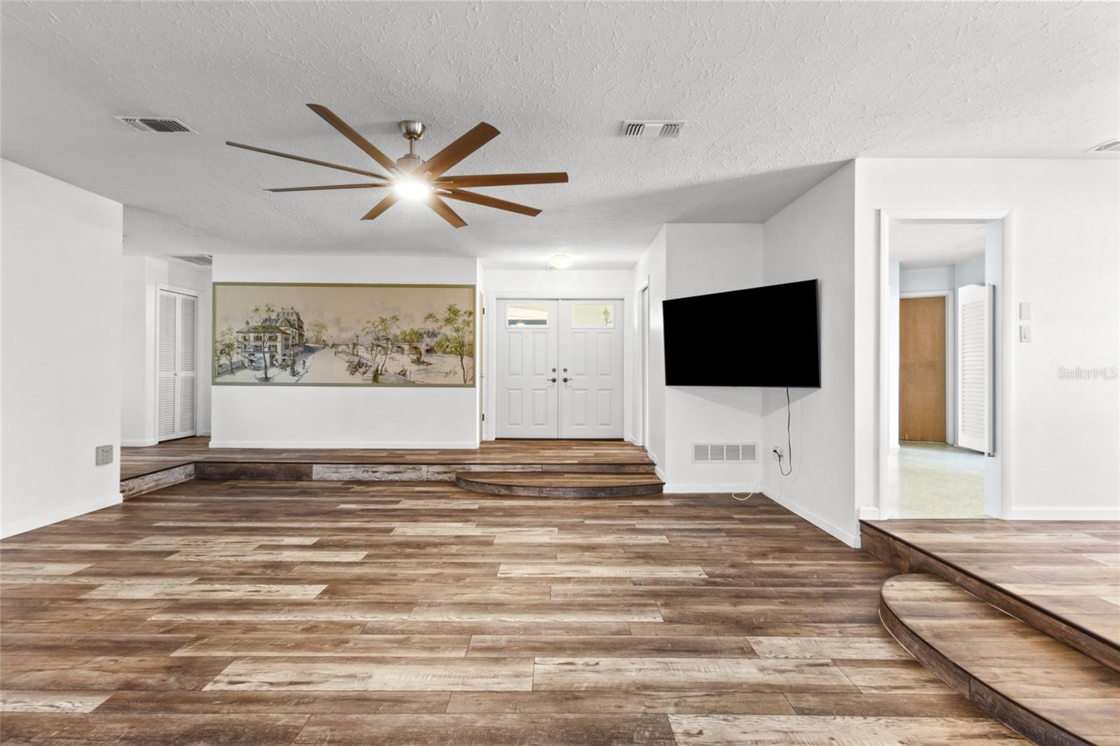 3921 PIN OAKS STREET, SARASOTA, FL, 34232 4 3921 PIN OAKS STREET