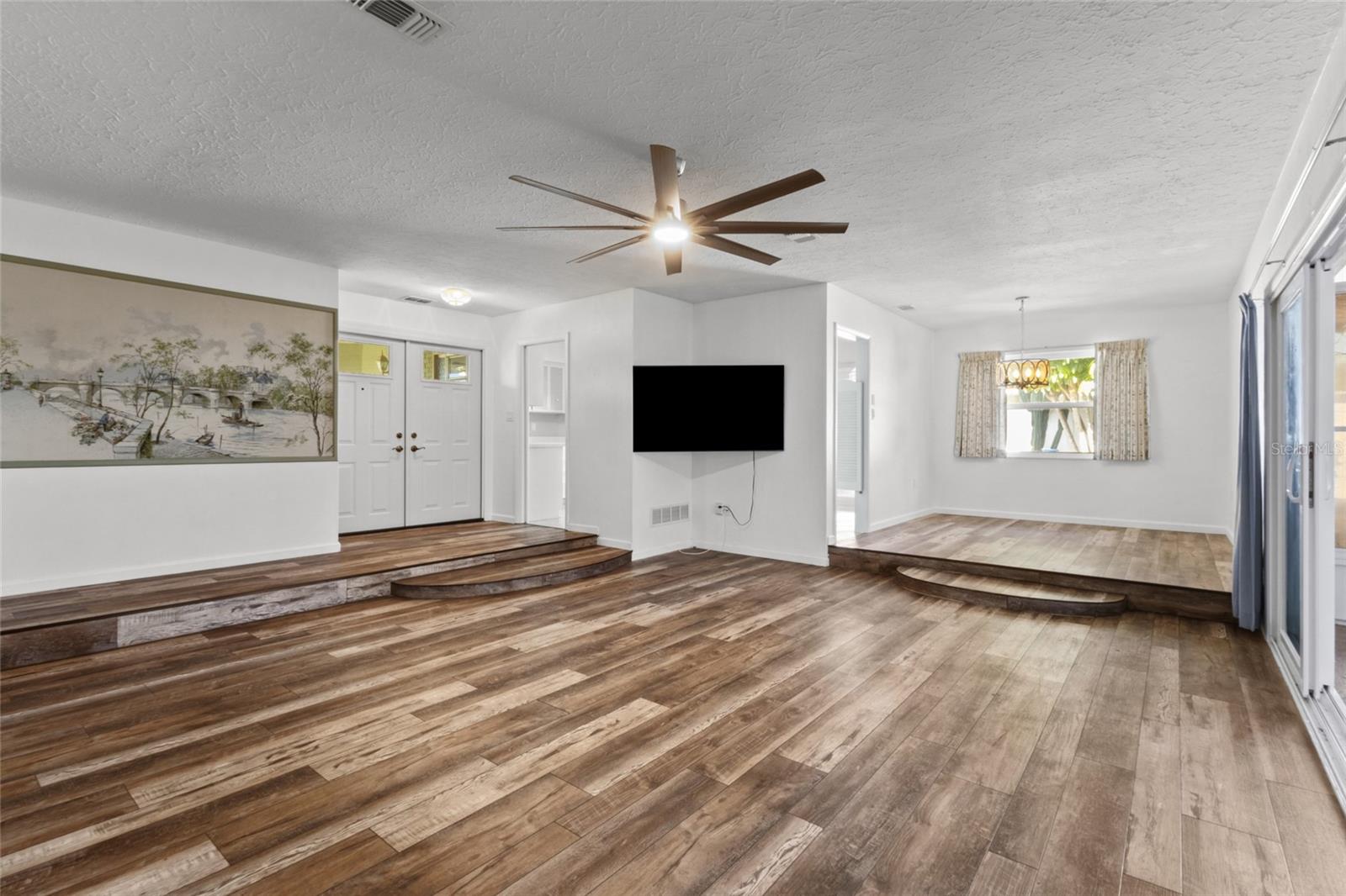 3921 PIN OAKS STREET, SARASOTA, FL, 34232 3 3921 PIN OAKS STREET