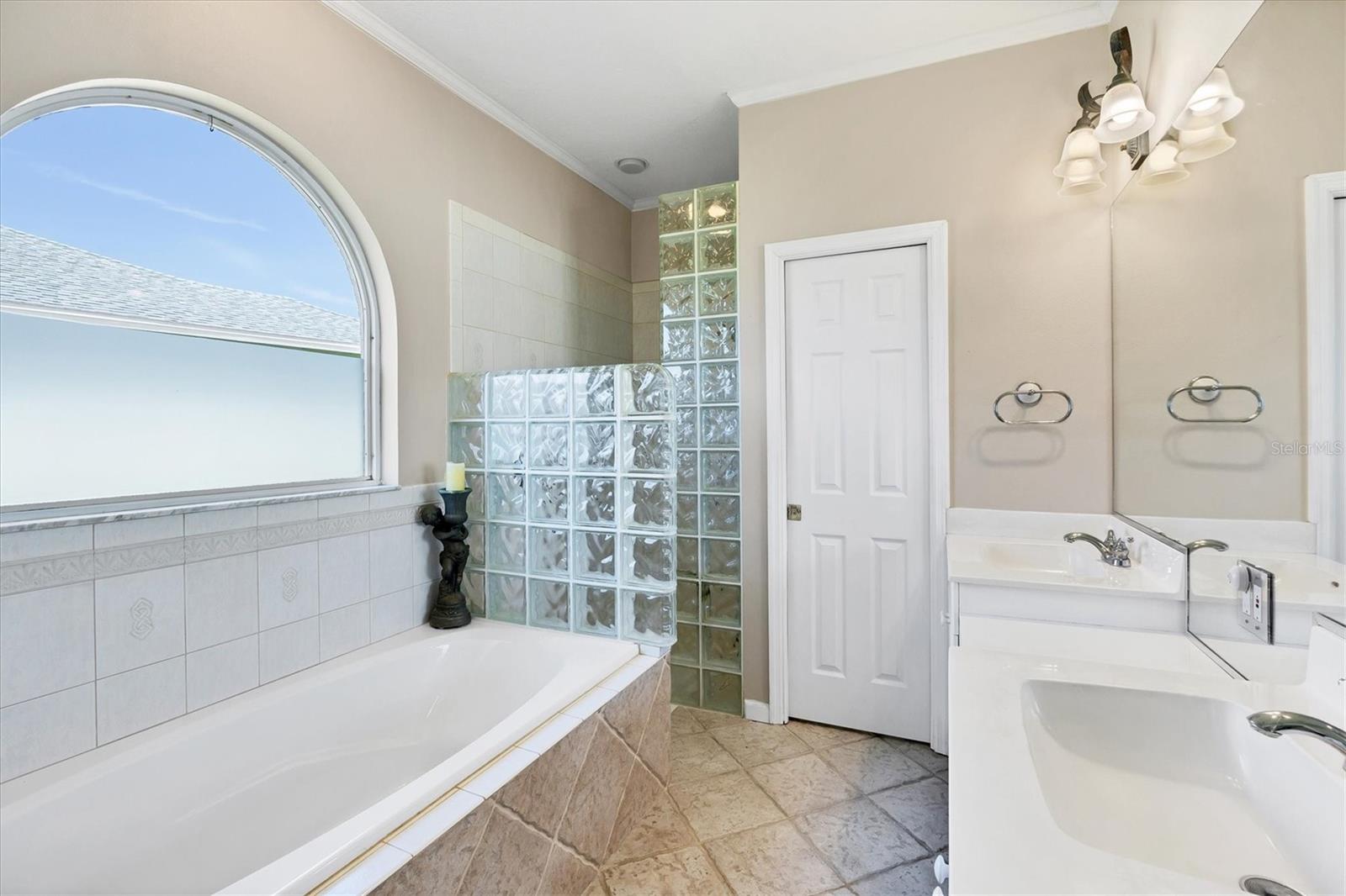 GROVE POINTE UNIT 1 - Residential