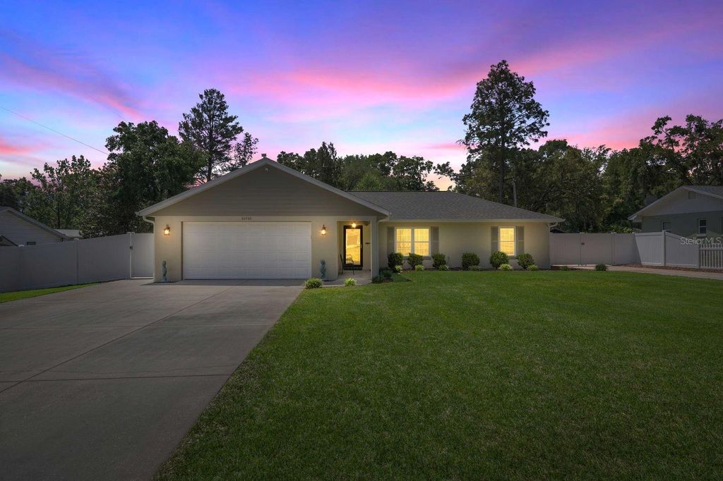 Photo of 20430 SW 80th Place Road, Dunnellon, FL 34431 (MLS # OM722820)