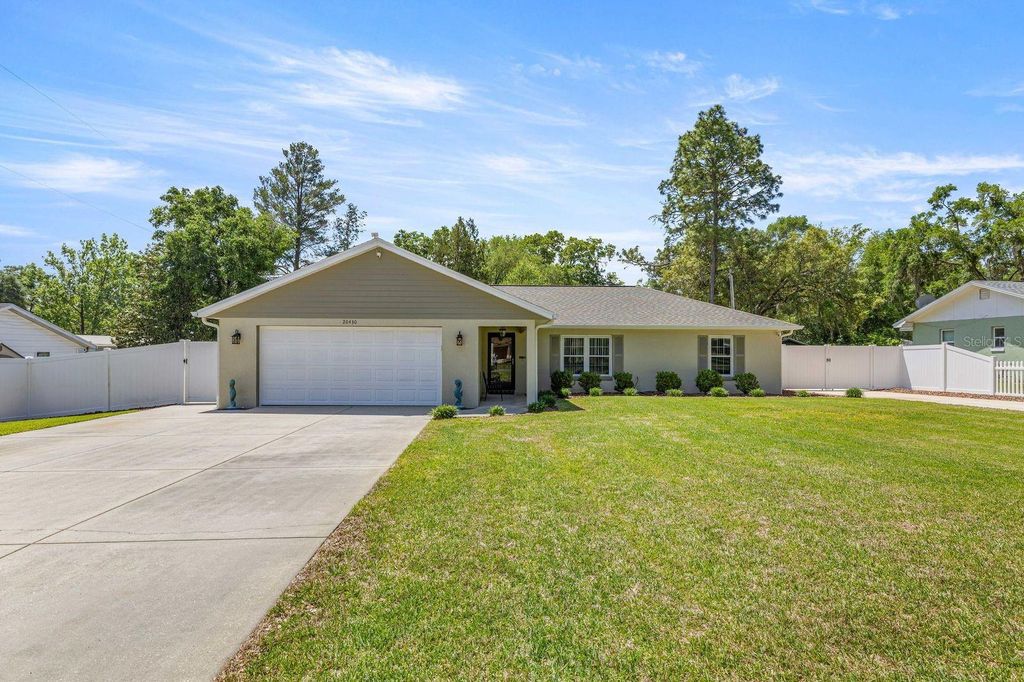 Photo of 20430 SW 80th Place Road, Dunnellon, FL 34431 (MLS # OM722820)