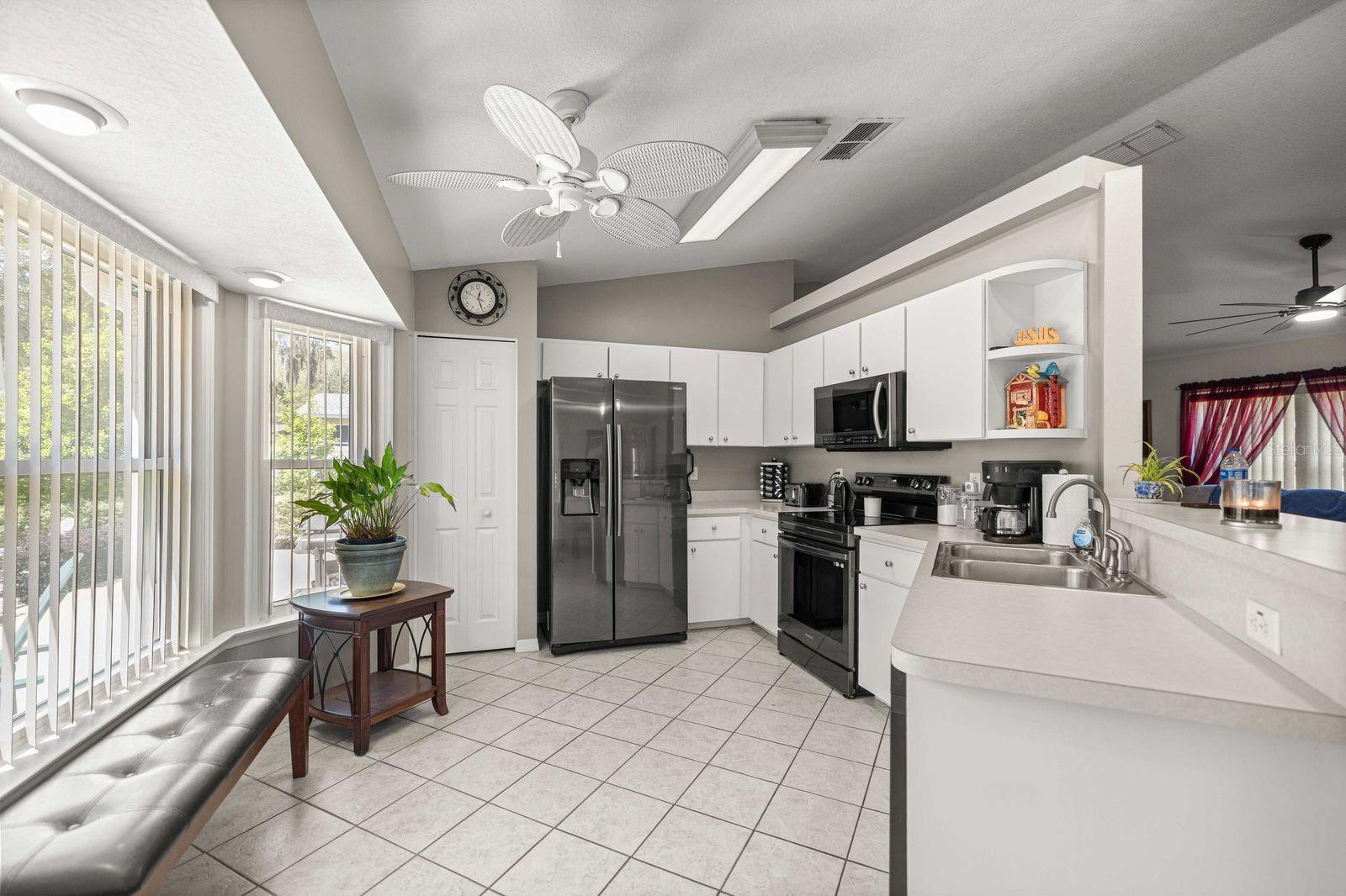 RAINBOWS  END ESTATE - Residential