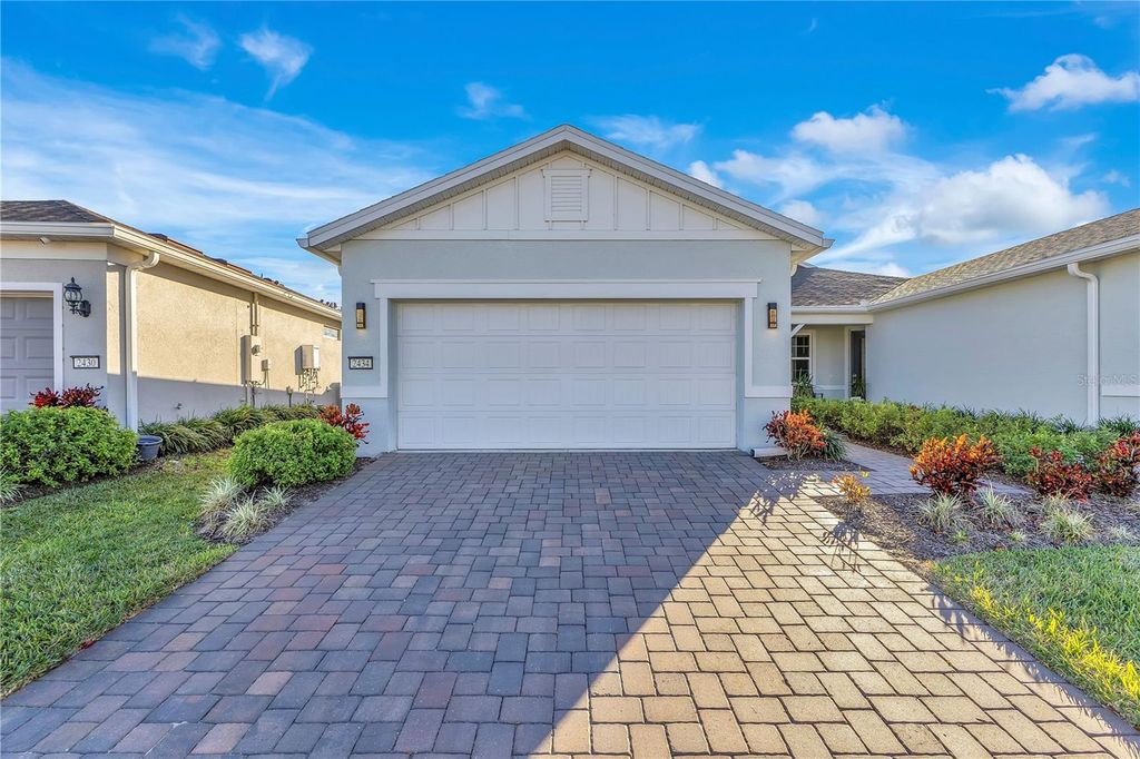 Photo of 2434 N Cliff Way, Saint Cloud, FL 34771 (MLS # L4958972)