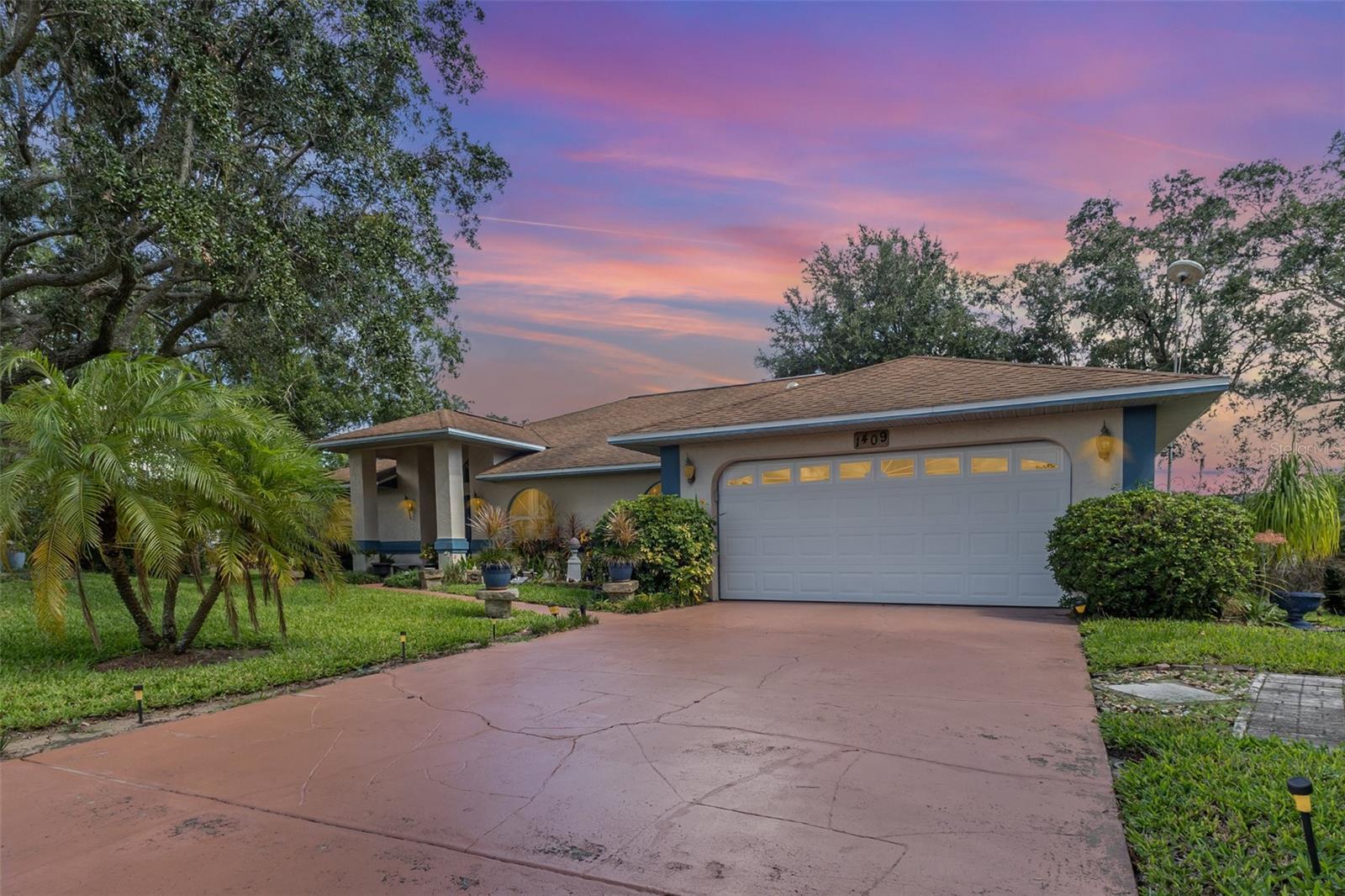 Spacious Cul-de-Sac Retreat in Crown Pointe – Lake Wales, FL
Beautifully maintained 3-bedroom, 2-bath + private office home on an irregular cul-de-sac lot in the sought-after Crown Pointe community. Offering 1,974 sq. ft. of living space, this home features formal and casual living and dining areas with an open, flowing layout. The expansive Florida room spans the back of the home, overlooking a vibrant flower garden and still leaving plenty of fenced outdoor space for children or pets. A large walk-in laundry room with wash sink adds everyday convenience. Move-in ready!
Crown Pointe Community Highlights, Low annual dues of $165 cover community lights, landscaping, utilities, wall maintenance, and neighborhood events. Residents enjoy a welcoming atmosphere with activities like the annual picnic at Bok Tower (free admission for Crown Pointe residents), holiday contests, and well-kept shared spaces. Recent community updates include security cameras at the entrance, a school drop-off bench, and a freshly repaired and repainted perimeter wall.
Close to Bok Tower Gardens, historic downtown Lake Wales, the Lake Wales Arts Center, local dining, shopping, medical facilities, and multiple lakes for boating and fishing. Easy access to US Hwy 27 and SR 60 makes commuting simple.
This home combines the peace of cul-de-sac living, the charm of an active community, and the convenience of a prime Lake Wales location.