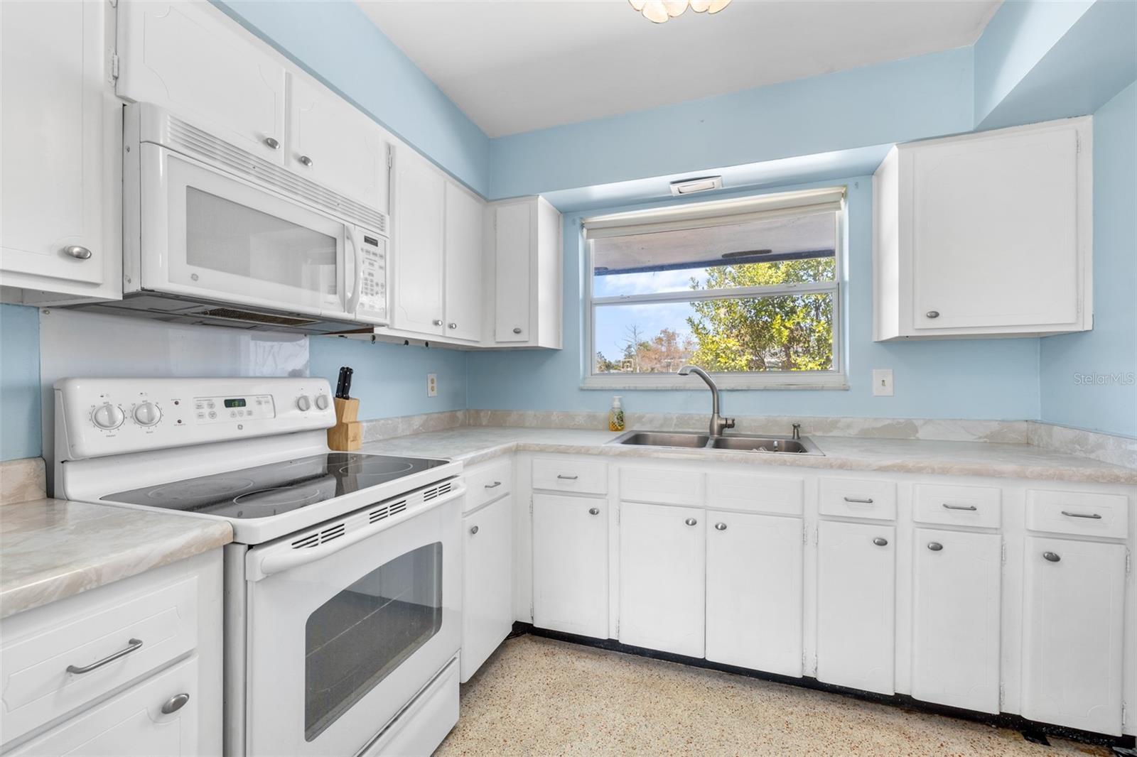 6808 TREEHAVEN DRIVE