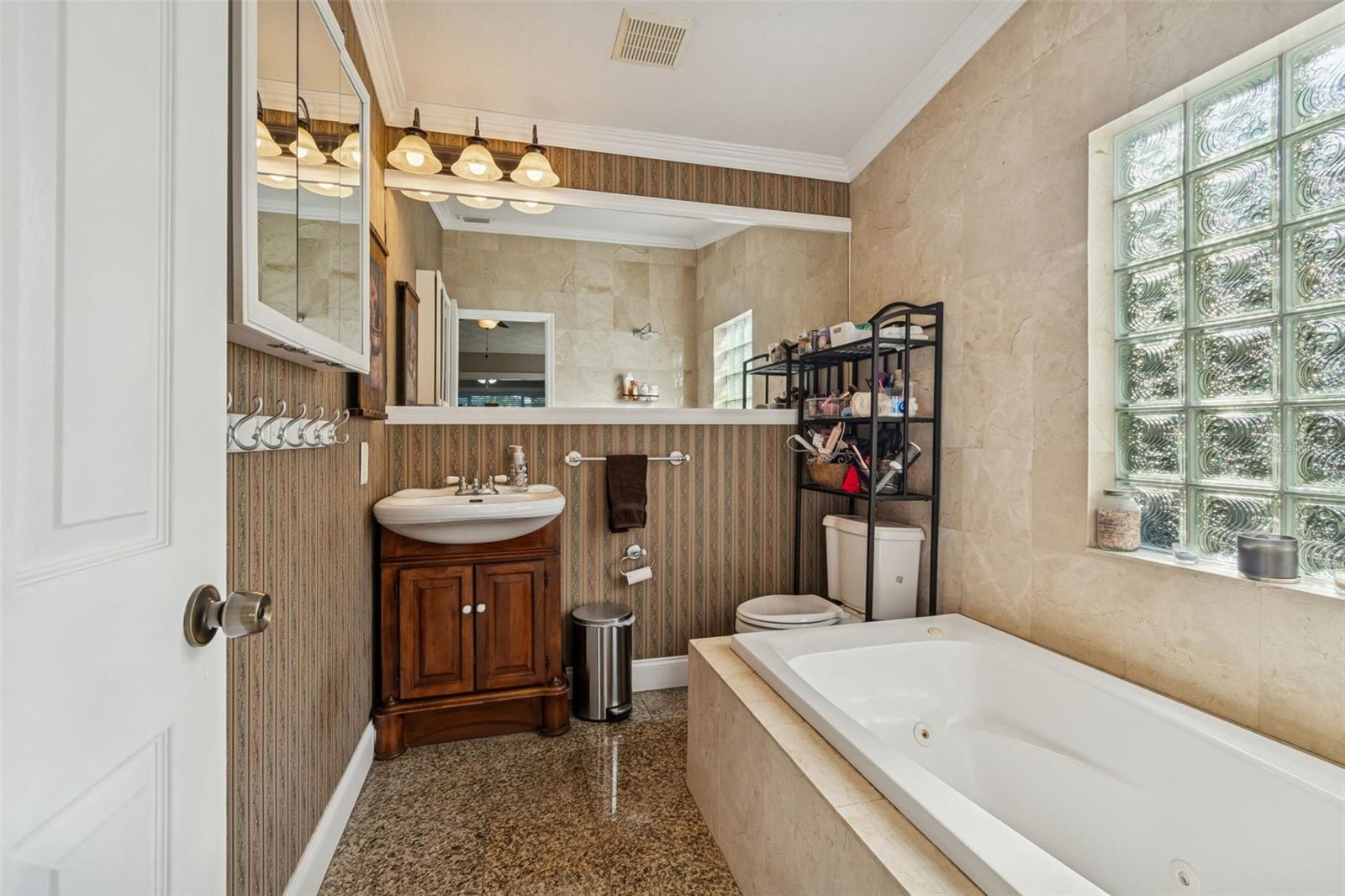 HIDDEN LAKE - Residential