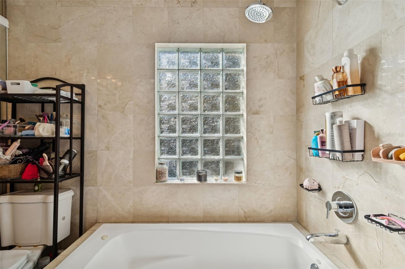 HIDDEN LAKE - Residential